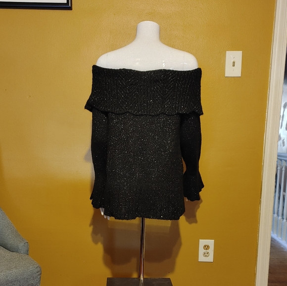 NWT off-the-shoulder sweater - Picture 6 of 6